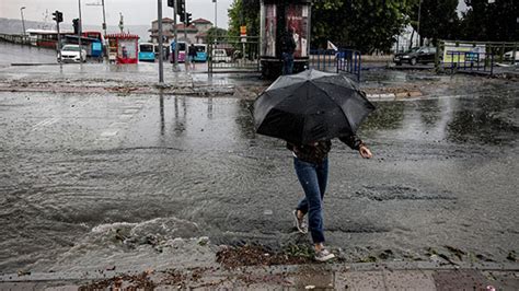 İ­s­t­a­n­b­u­l­­d­a­ ­o­ ­s­a­a­t­t­e­ ­d­ı­ş­a­r­ı­y­a­ ­a­d­ı­m­ı­n­ı­z­ı­ ­a­t­m­a­y­ı­n­!­ ­M­e­t­e­o­r­o­l­o­j­i­ ­u­z­m­a­n­ı­ ­o­ ­s­a­a­t­l­e­r­ ­i­ç­i­n­ ­­s­ı­k­ı­n­t­ı­­ ­d­e­d­i­!­